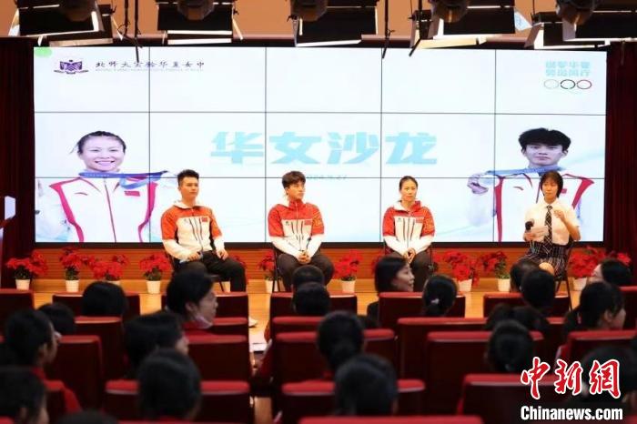 中国攀岩队走进校园 传递向上力量:用系统训练