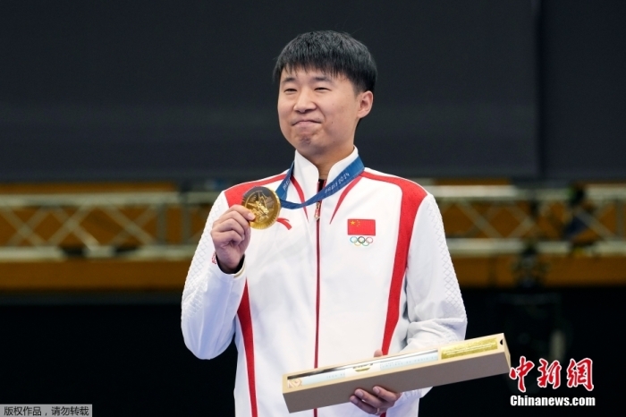 巴黎奥运赛场的糖:爱情在赛场外的温情瞬间与