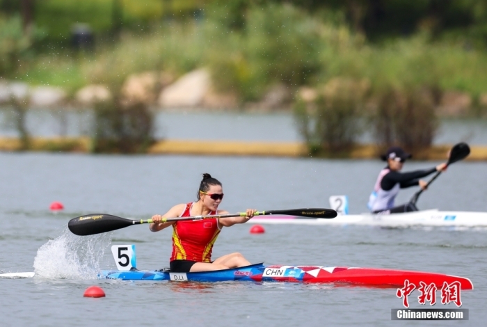 巴黎奥运赛场的糖:爱情在赛场外的温情瞬间与