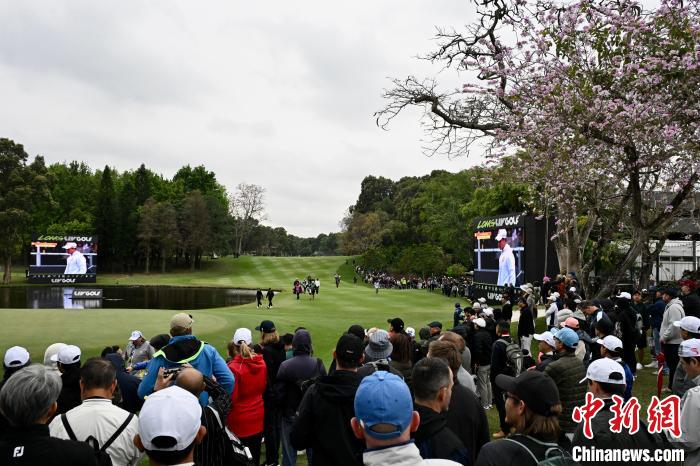 LIV Golf 2025香港站首日：54位球手角逐，李