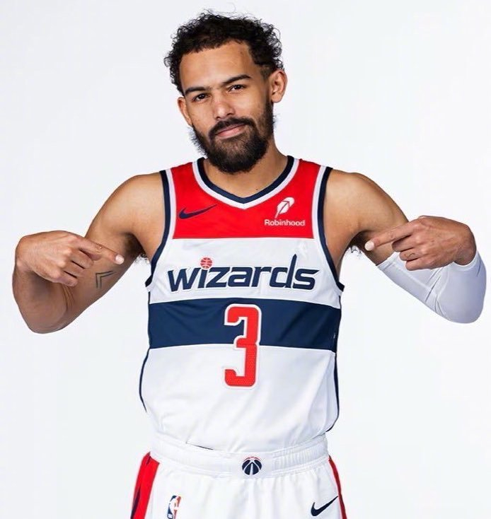 特雷-杨右腿肌肉挫伤背痛持续 无明确复出时间