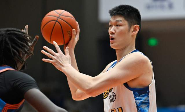 深圳男篮大胜浙江广厦，上海男篮锁定常规赛冠