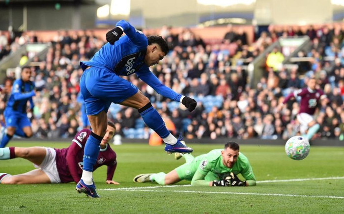 英超保级生死战爆冷门 伯恩利主场逼平伯恩茅斯