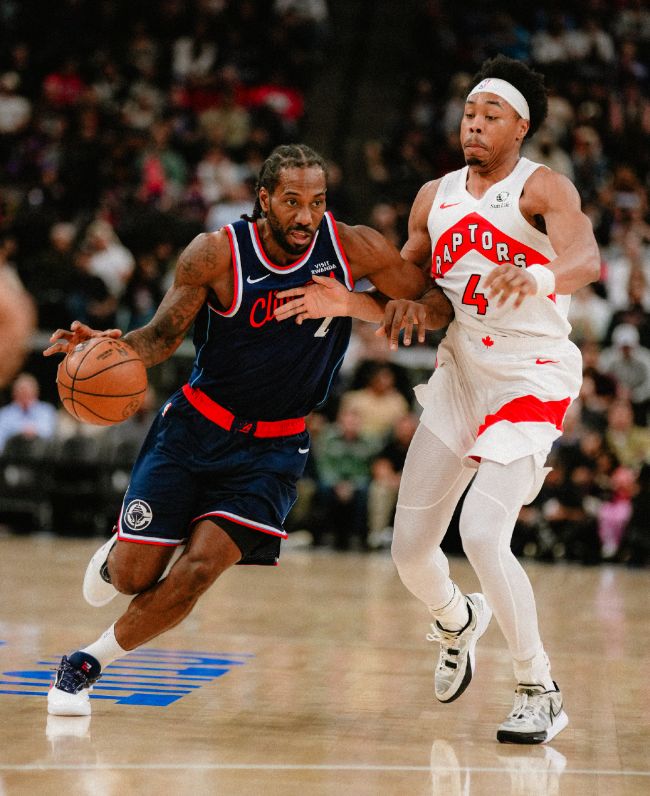 莱昂纳德率快船大胜猛龙 新援助力冲击季后赛