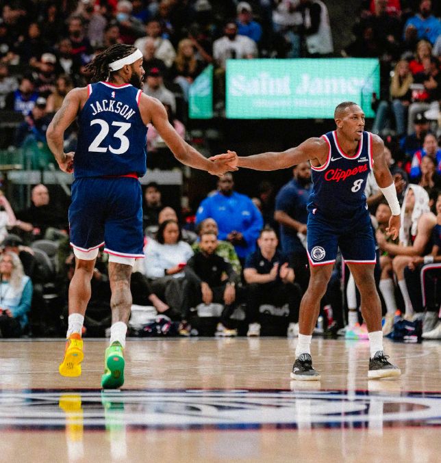 莱昂纳德率快船大胜猛龙 新援助力冲击季后赛