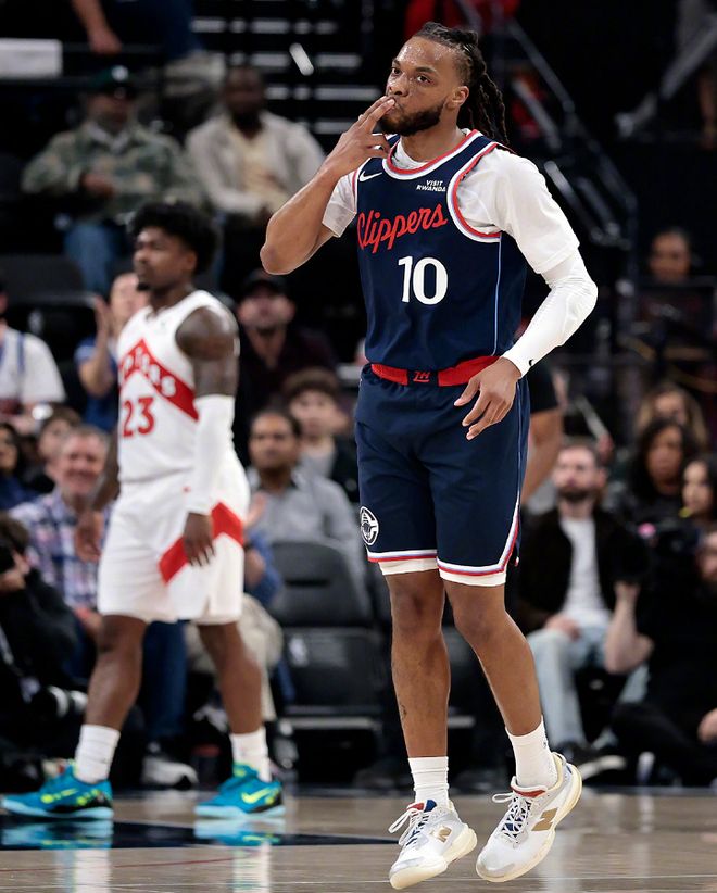 莱昂纳德率快船大胜猛龙 新援助力冲击季后赛