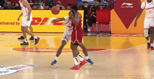 深圳客场力克山西豪取11连胜 王浩然砍33分引领逆