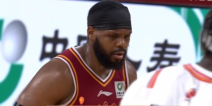 深圳客场力克山西豪取11连胜 王浩然砍33分引领逆