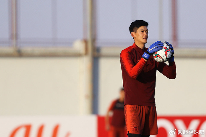 颜骏凌成国足八朝元老 十年坚守铸就门将传奇