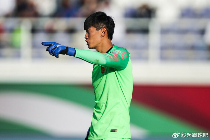 颜骏凌成国足八朝元老 十年坚守铸就门将传奇