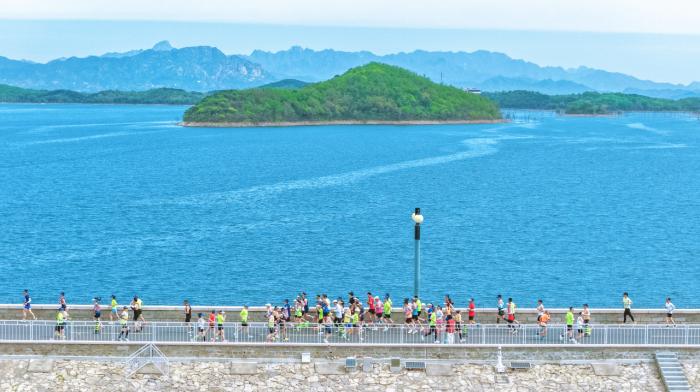 埃塞俄比亚选手包揽男女冠军 密云马拉松刷新赛